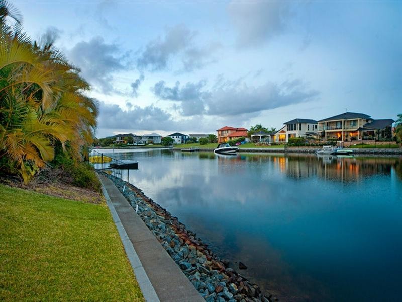 17 Sabrina Avenue, Helensvale QLD 4212