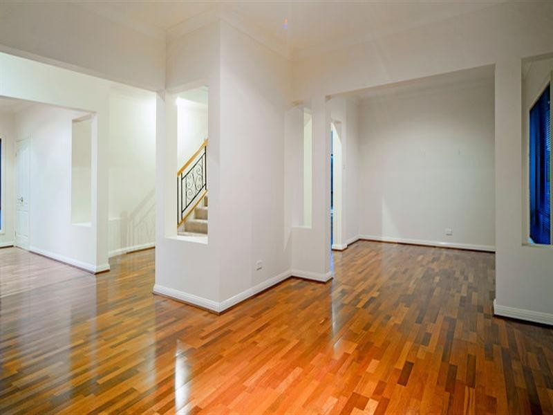 17 Sabrina Avenue, Helensvale QLD 4212