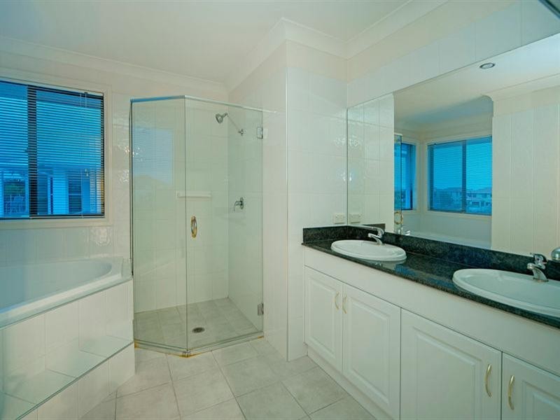 17 Sabrina Avenue, Helensvale QLD 4212