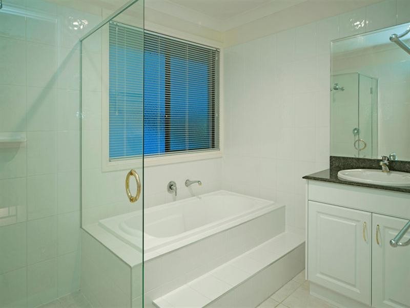 17 Sabrina Avenue, Helensvale QLD 4212