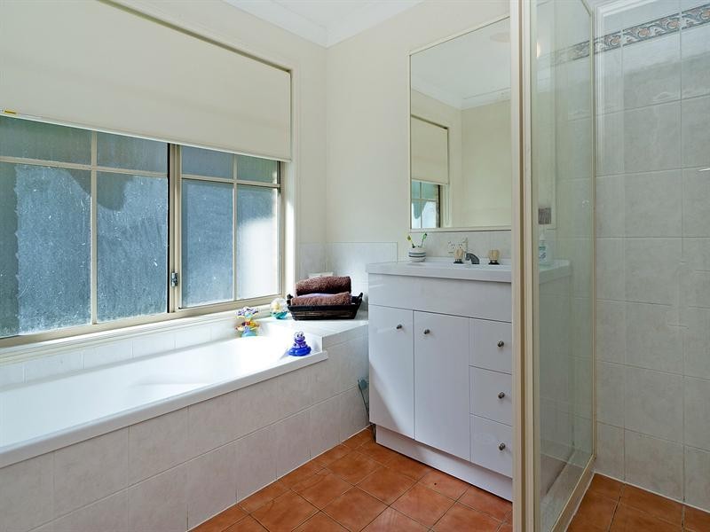 13 Henderson Rise, Pacific Pines QLD 4211