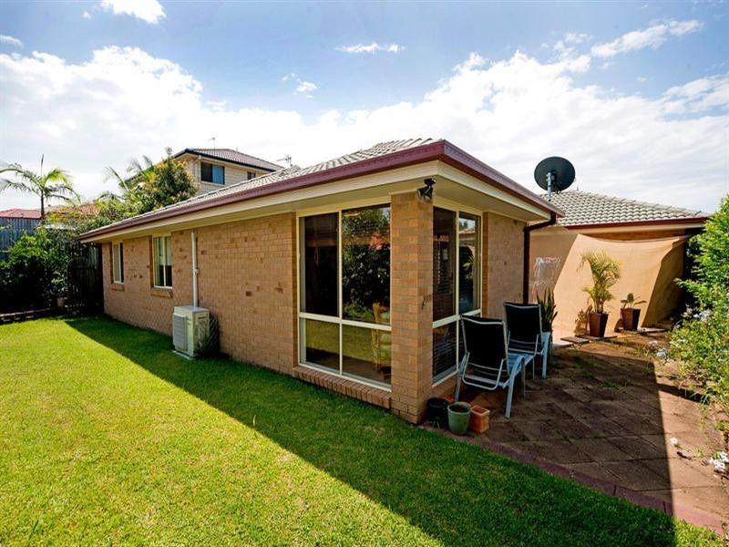 17 Palm Street, Pacific Pines QLD 4211