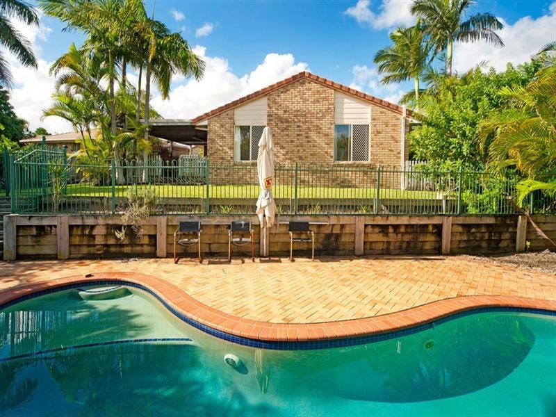 8 Balranald Court, Helensvale QLD 4212