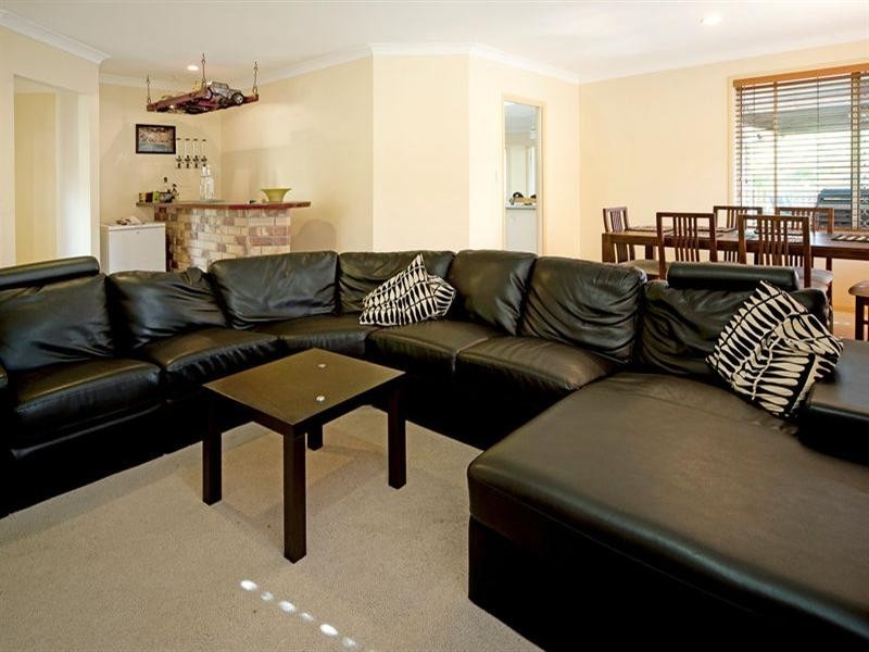 8 Balranald Court, Helensvale QLD 4212