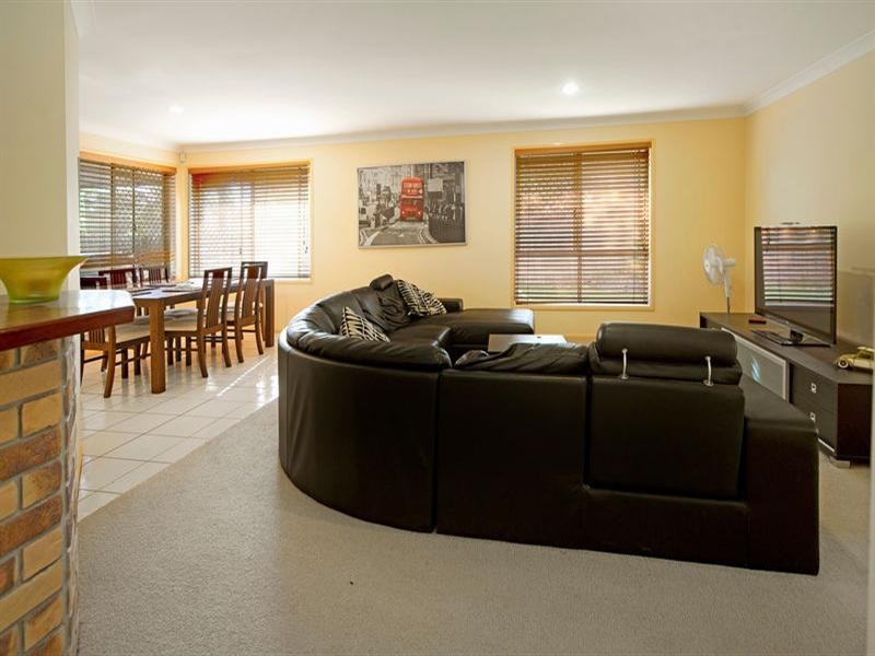 8 Balranald Court, Helensvale QLD 4212