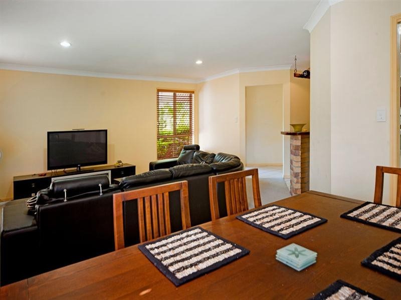 8 Balranald Court, Helensvale QLD 4212