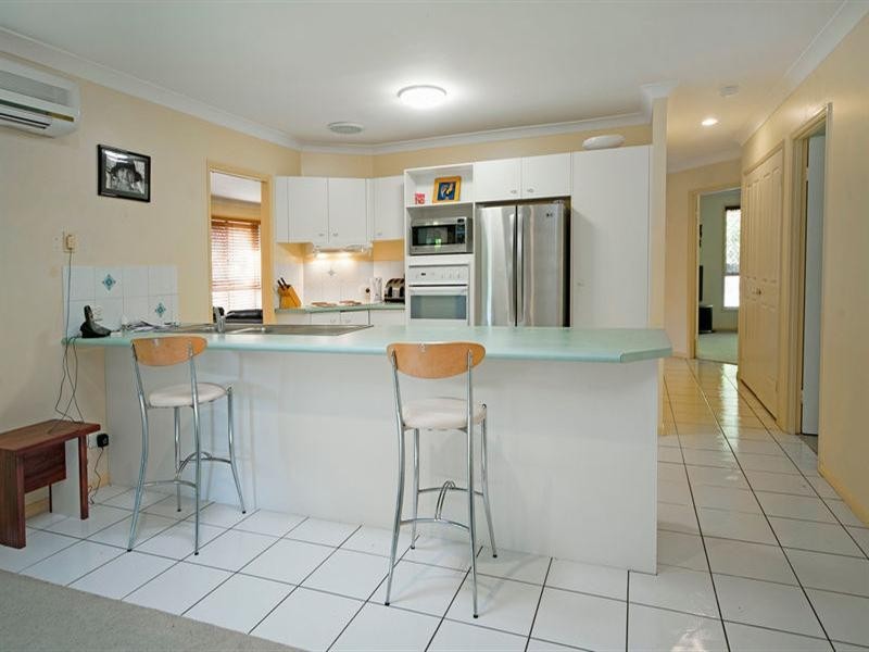 8 Balranald Court, Helensvale QLD 4212