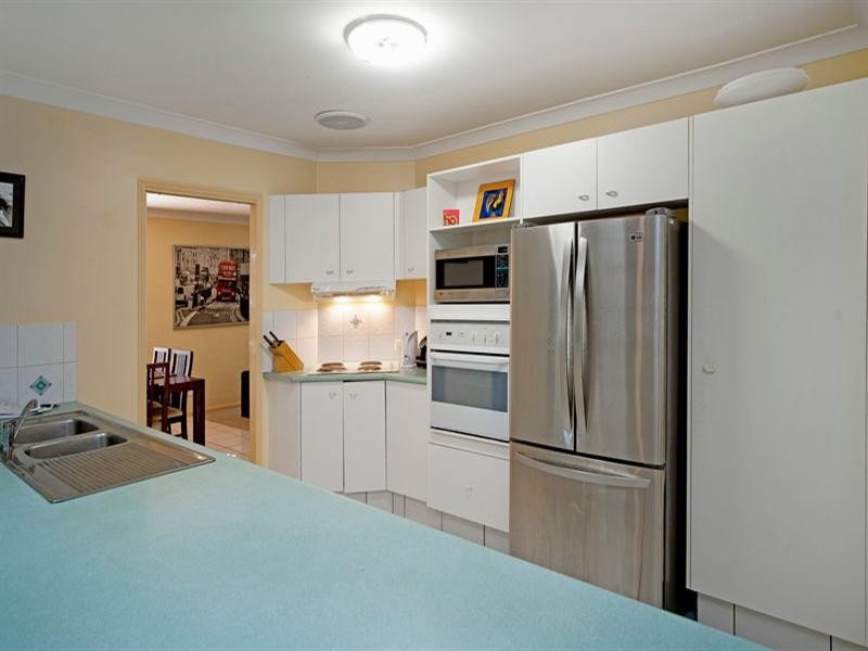 8 Balranald Court, Helensvale QLD 4212