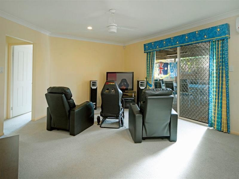 8 Balranald Court, Helensvale QLD 4212