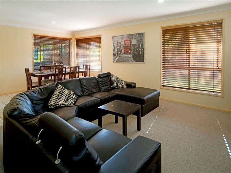 8 Balranald Court, Helensvale QLD 4212