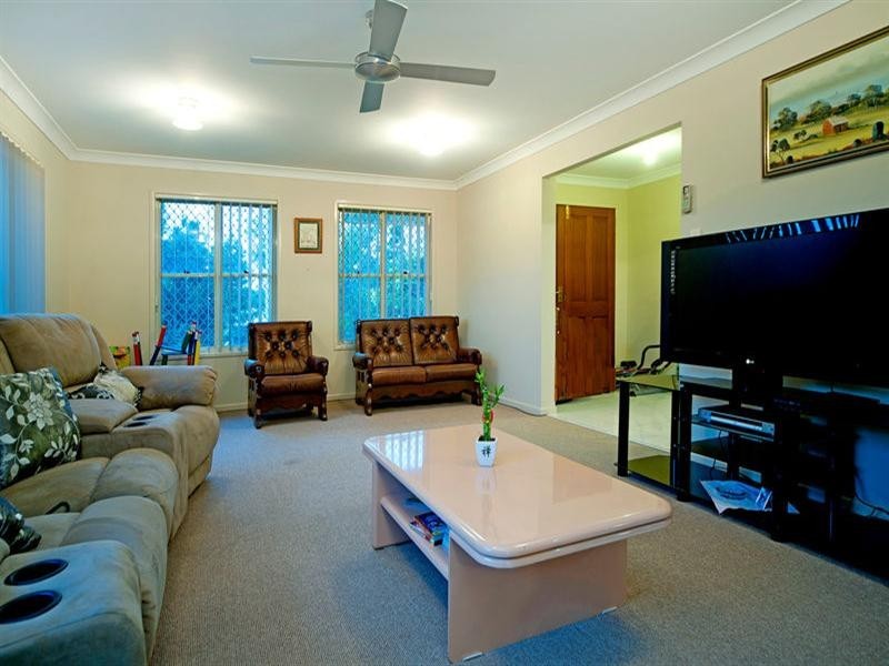 11 Whitely Circuit, Maudsland QLD 4210