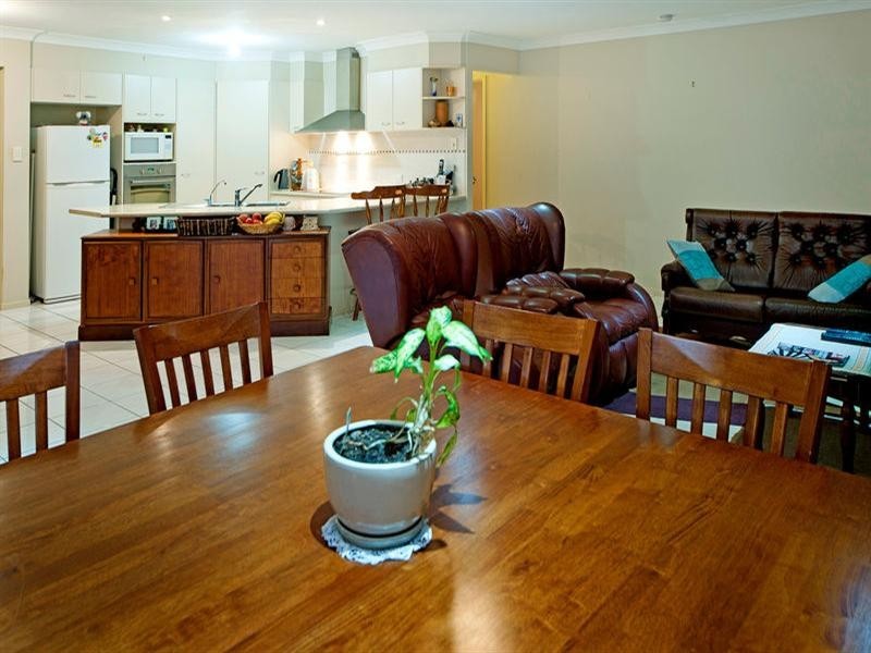 11 Whitely Circuit, Maudsland QLD 4210