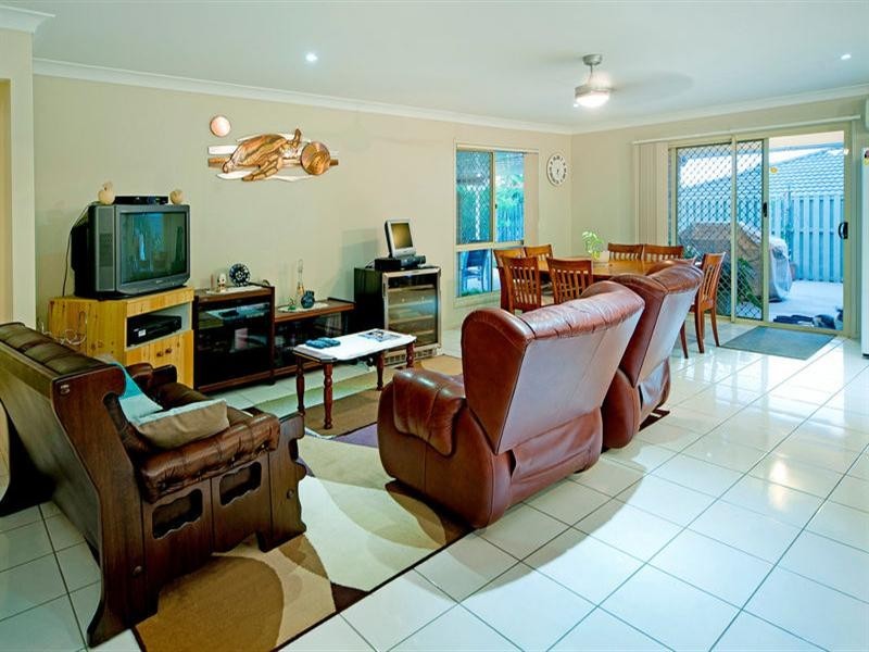 11 Whitely Circuit, Maudsland QLD 4210