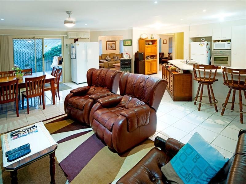 11 Whitely Circuit, Maudsland QLD 4210