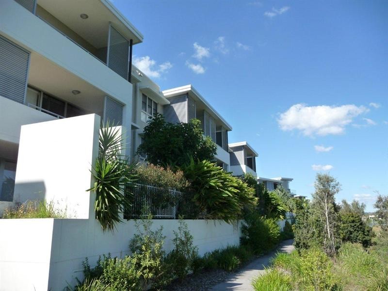 119/1-7 Moores Crescent, Varsity Lakes QLD 4227