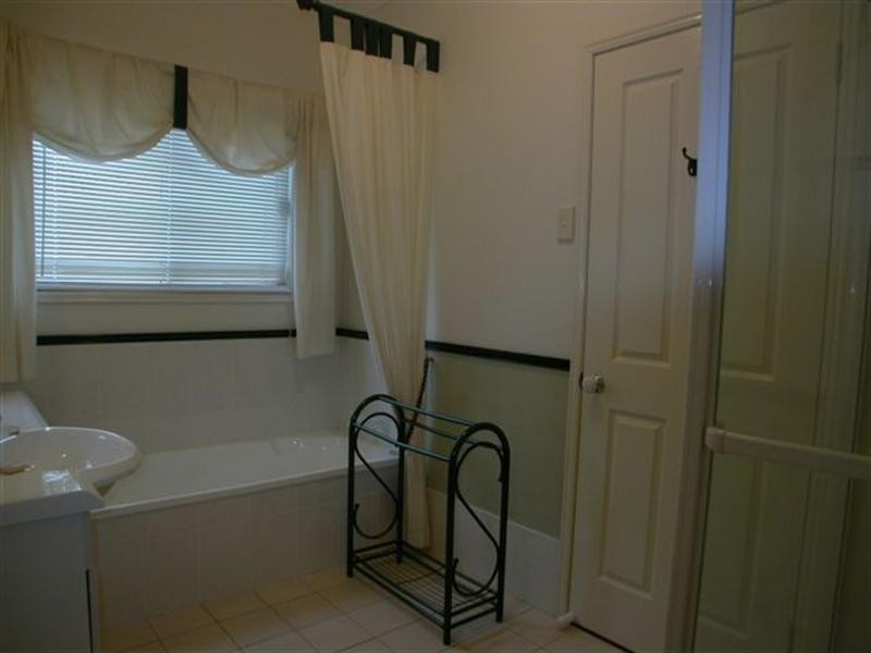 77 Tamworth Drive, Helensvale QLD 4212