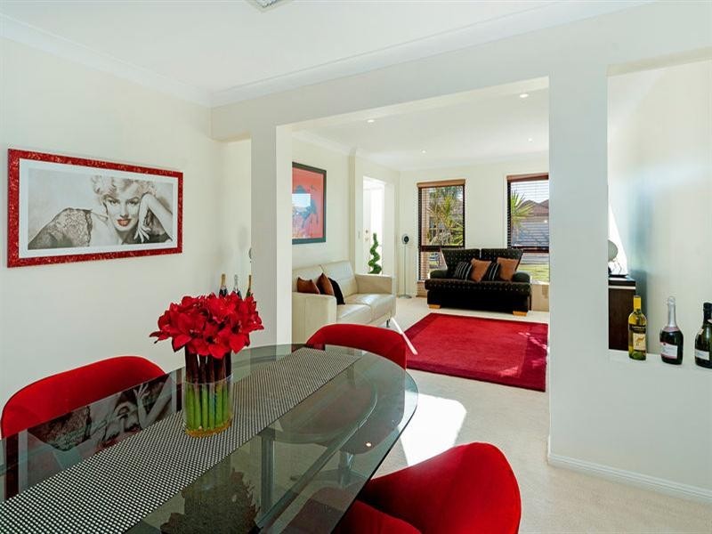 4 Parkwater Terrace, Helensvale QLD 4212