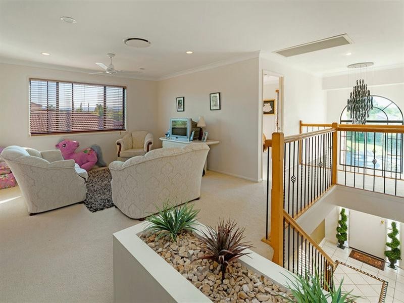 4 Parkwater Terrace, Helensvale QLD 4212