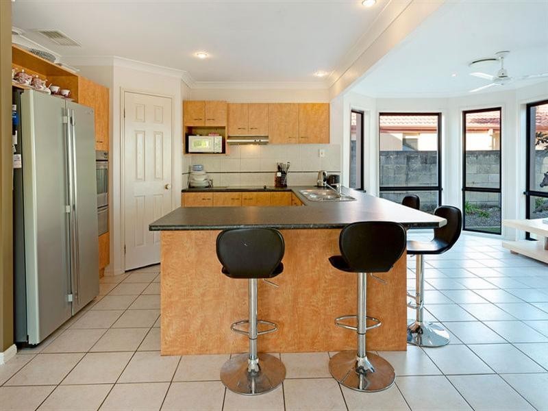 4 Parkwater Terrace, Helensvale QLD 4212