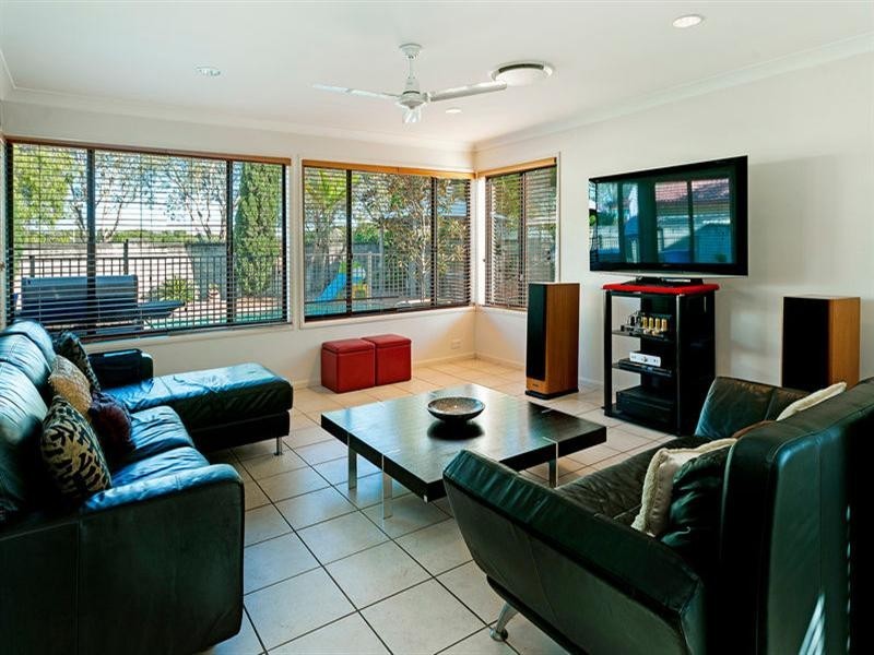 4 Parkwater Terrace, Helensvale QLD 4212