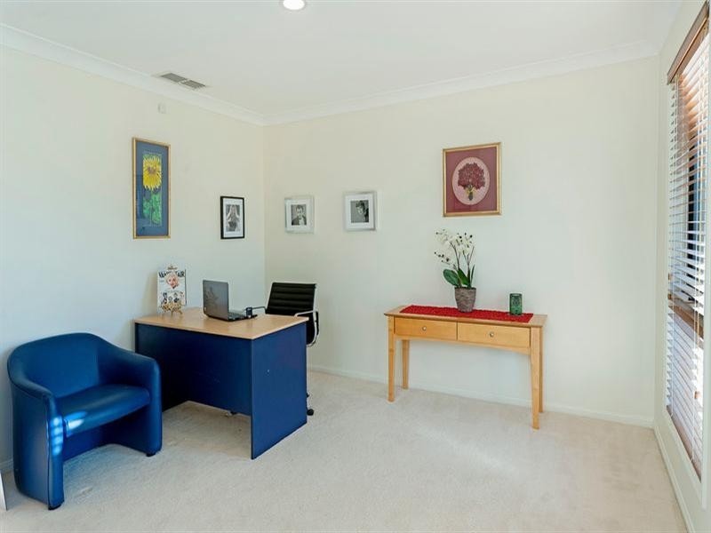 4 Parkwater Terrace, Helensvale QLD 4212