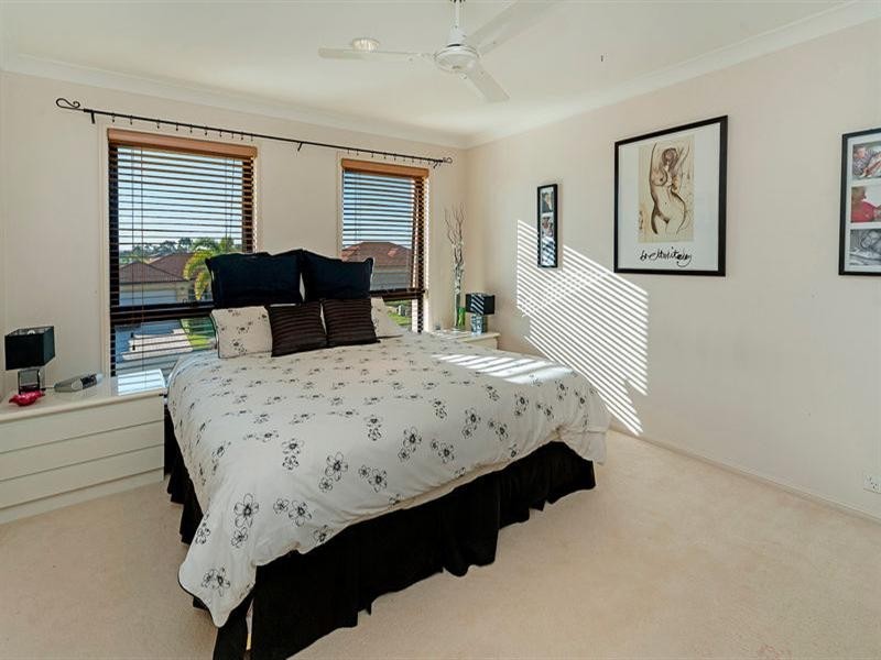 4 Parkwater Terrace, Helensvale QLD 4212