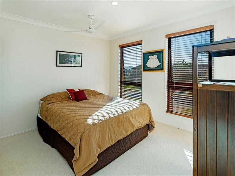 4 Parkwater Terrace, Helensvale QLD 4212