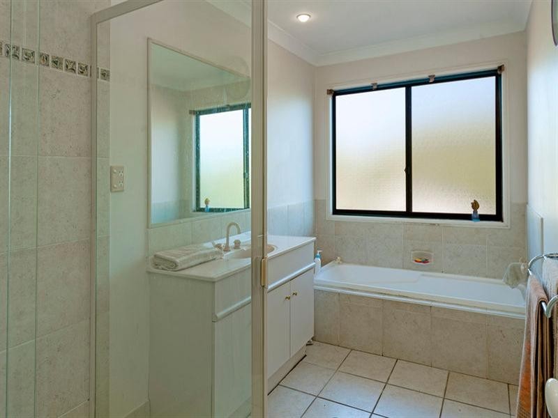 4 Parkwater Terrace, Helensvale QLD 4212