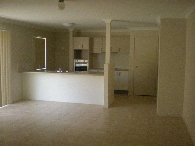 2/24 Faraday Crescent, Pacific Pines QLD 4211