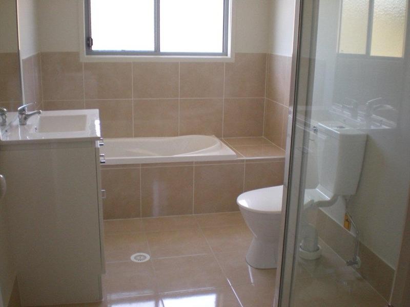 2/24 Faraday Crescent, Pacific Pines QLD 4211