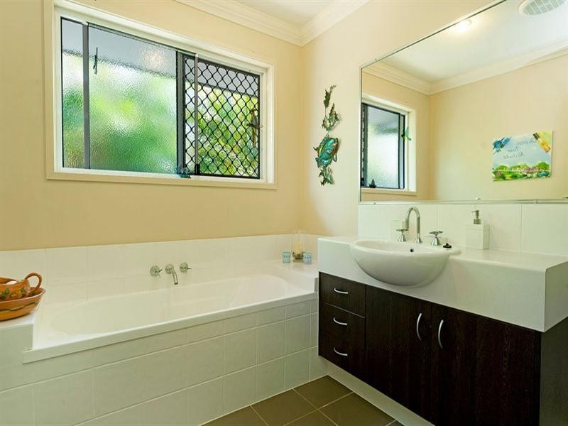 5 Ainslie Street, Pacific Pines QLD 4211