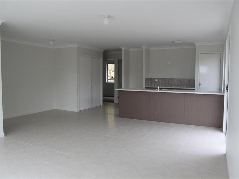 1/1 Jardine Street, Pacific Pines QLD 4211