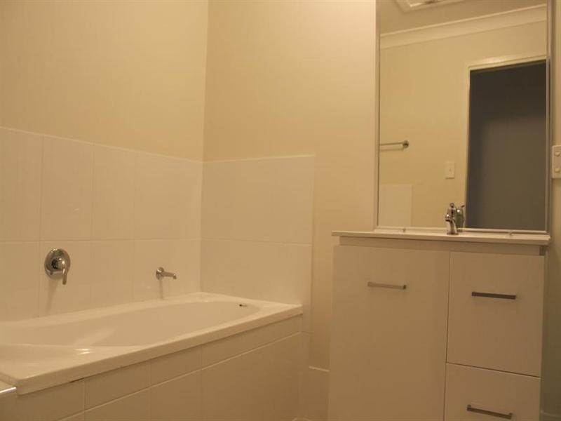 1/1 Jardine Street, Pacific Pines QLD 4211