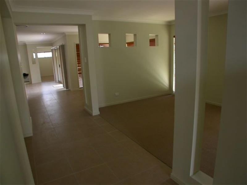 94 Wunburra Circle, Pacific Pines QLD 4211