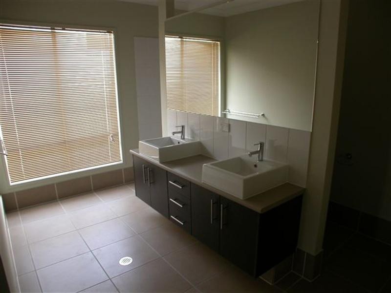 94 Wunburra Circle, Pacific Pines QLD 4211