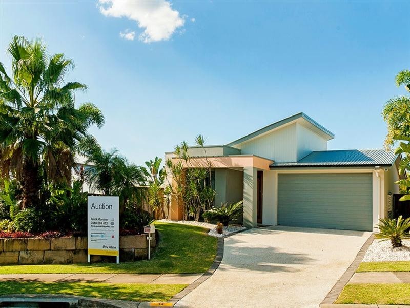 14 Codrington Circuit, Pacific Pines QLD 4211