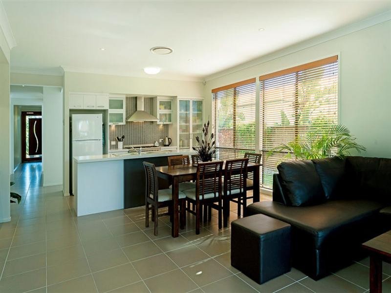 14 Codrington Circuit, Pacific Pines QLD 4211