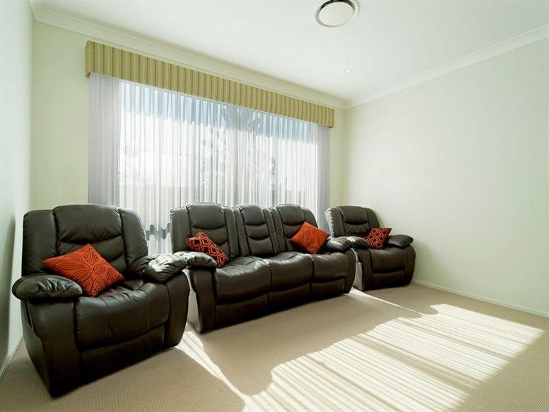 14 Codrington Circuit, Pacific Pines QLD 4211