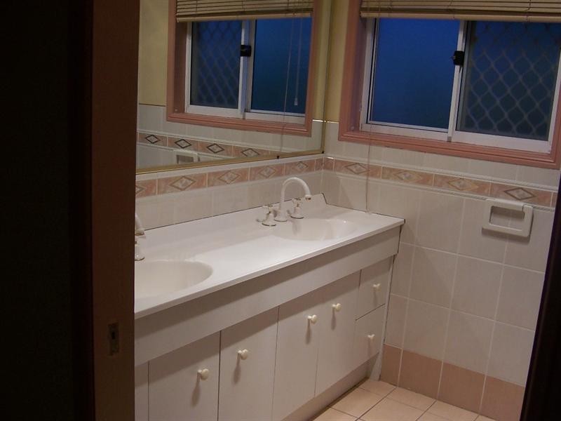 184 Universal Street, Gaven QLD 4211