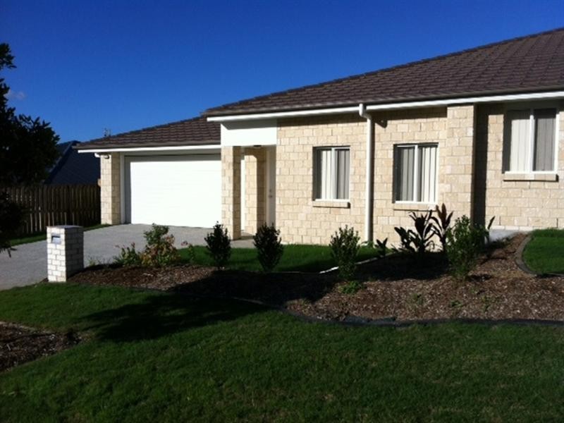 1/8 Bayrick Street, Pacific Pines QLD 4211