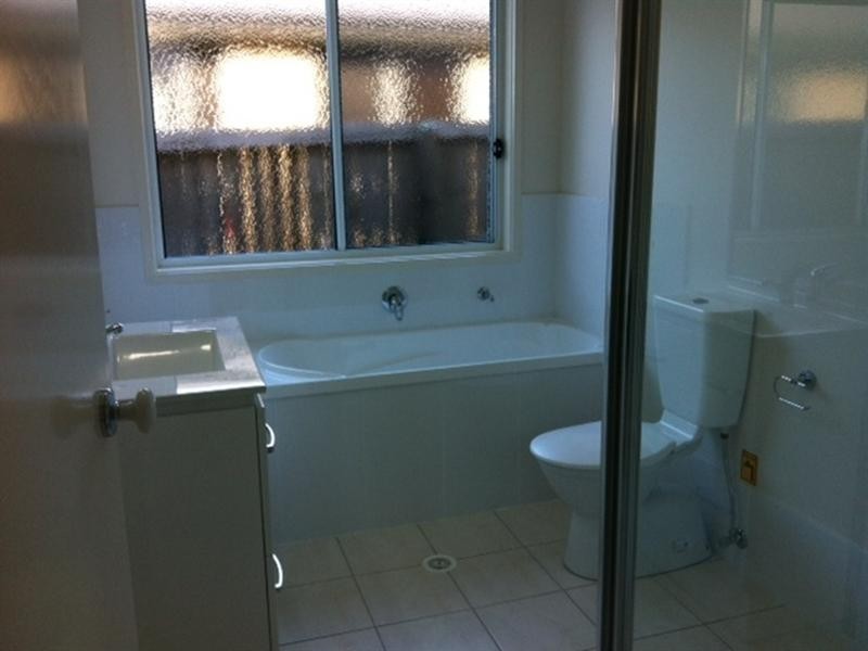 1/8 Bayrick Street, Pacific Pines QLD 4211