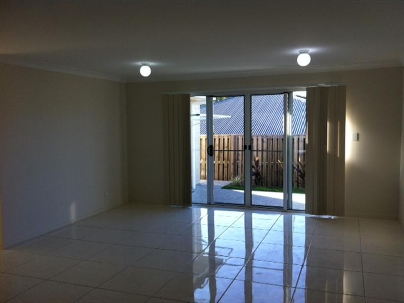 1/8 Bayrick Street, Pacific Pines QLD 4211