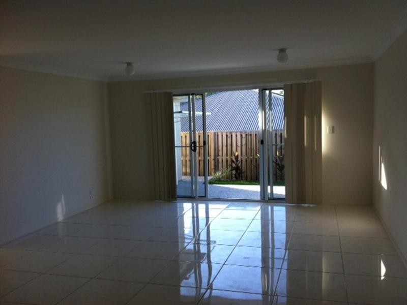 1/8 Bayrick Street, Pacific Pines QLD 4211