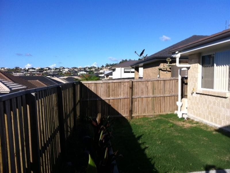 1/8 Bayrick Street, Pacific Pines QLD 4211