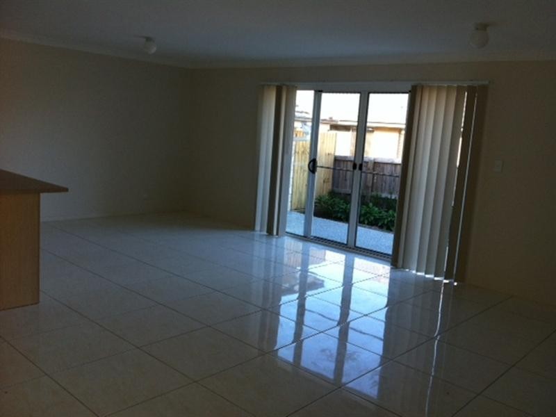 1/8 Bayrick Street, Pacific Pines QLD 4211