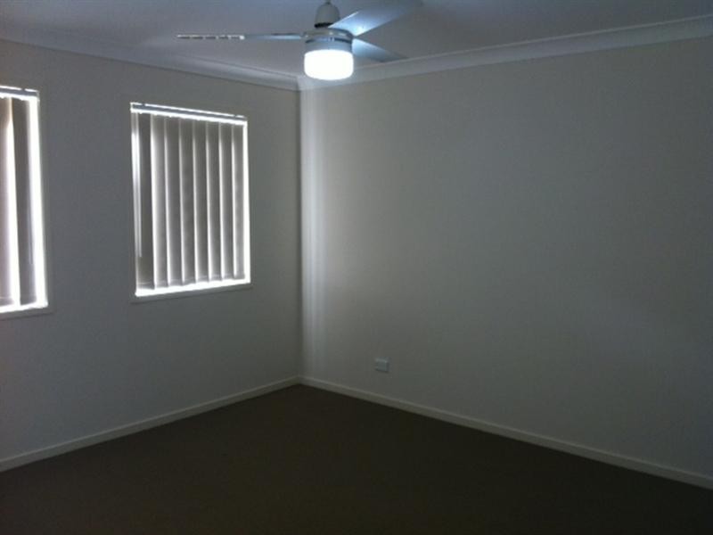 1/8 Bayrick Street, Pacific Pines QLD 4211