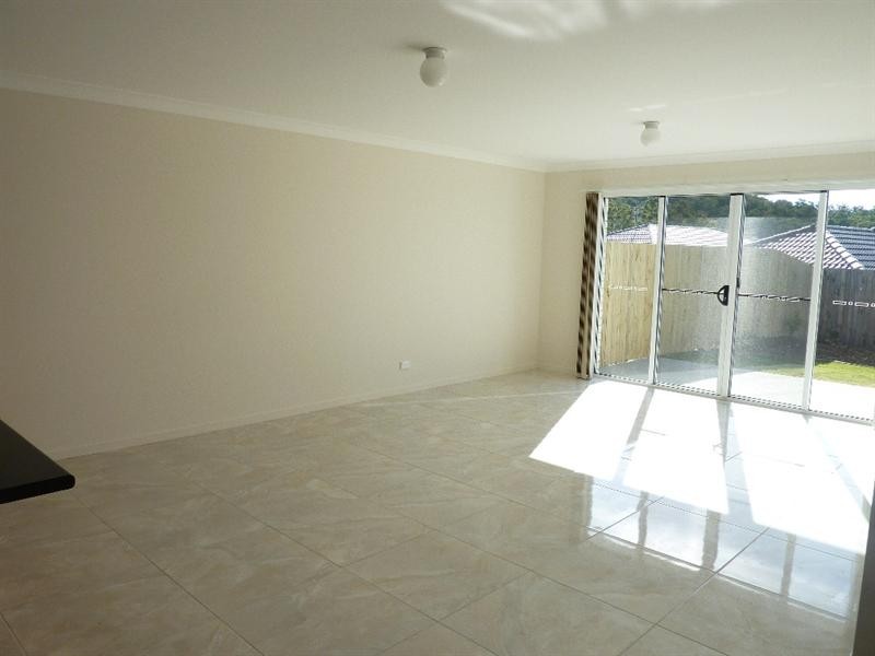 82 Wunburra Circuit, Pacific Pines QLD 4211