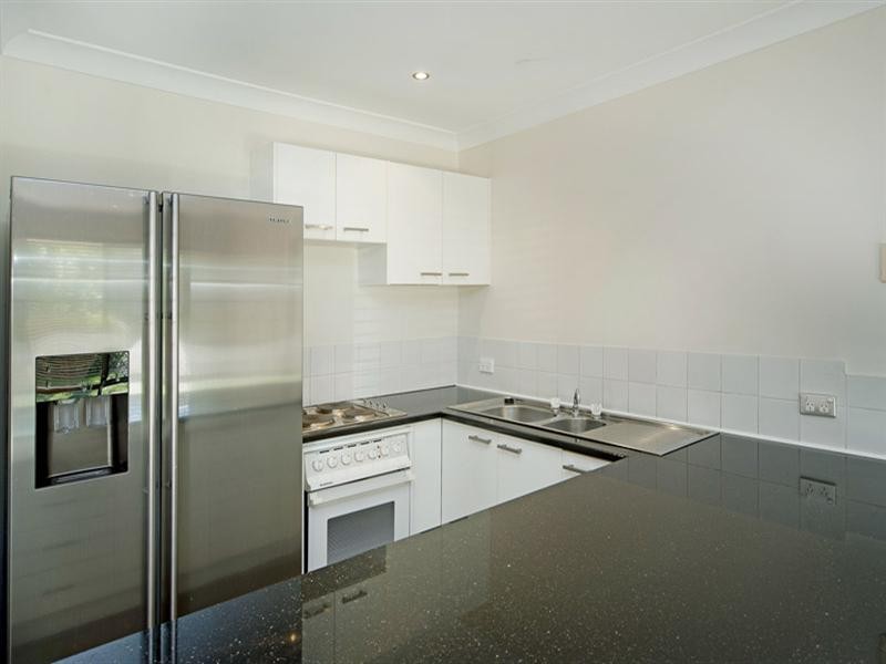10/137 Olsen Avenue, Labrador QLD 4215