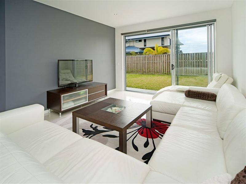 99 McAuley Parade, Pacific Pines QLD 4211