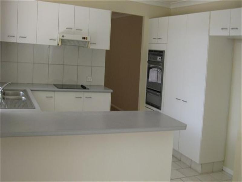 8 Pambula Court, Helensvale QLD 4212